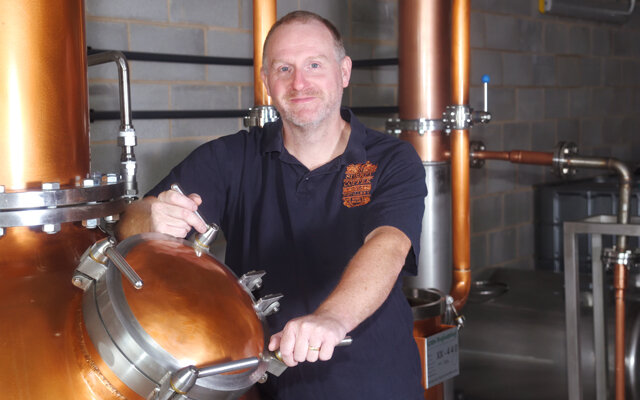 chris+smart+distiller+surry.jpg