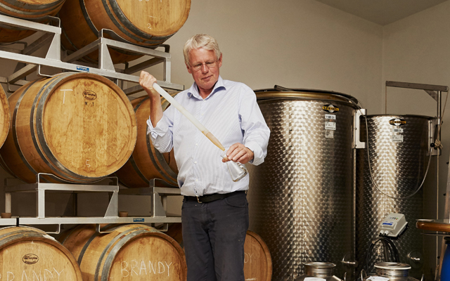 Henrick Elsner distilling