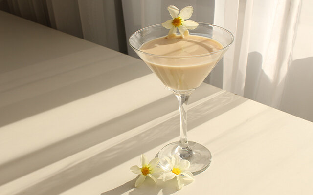 Amaretto+Lemon+Curd+Cream+Gin+Cocktail
