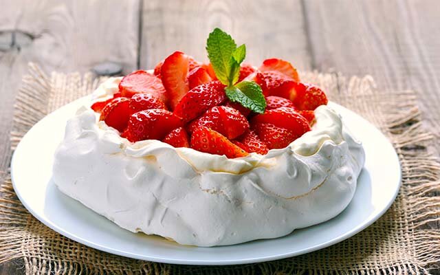 Strawberry+Gin+Cream+Pavlova.jpg