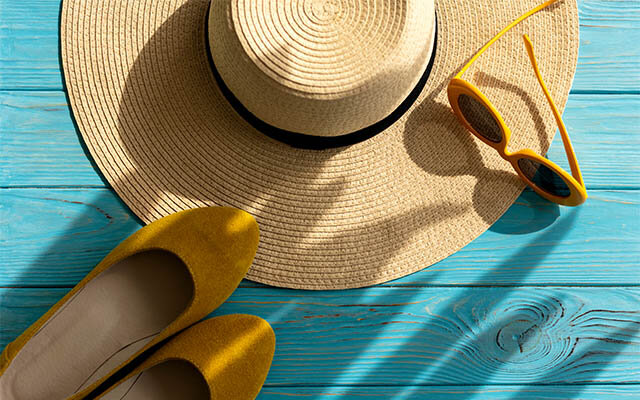 Floppy hat and sunglasses