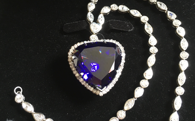 Heart of the Ocean jewellery necklace