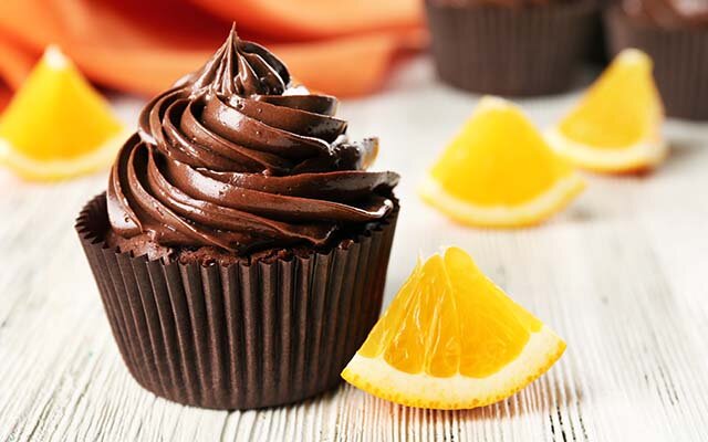 Chocolate orange gin cupcakes: bake them this weekend! Get the recipe >>