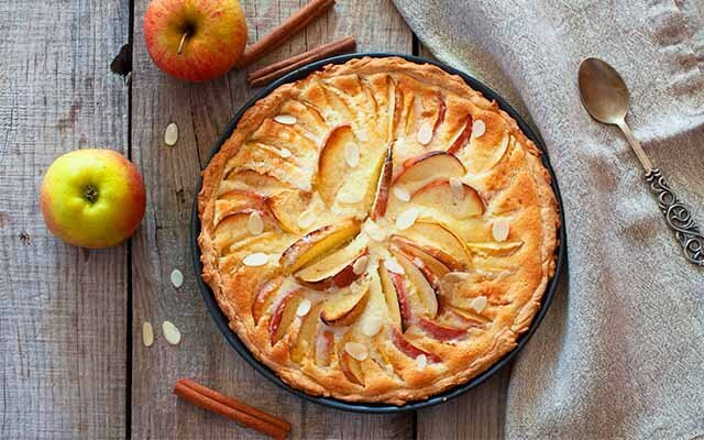 apple and almond gin tart