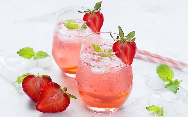 strawberry-cocktails-tumblers.jpg