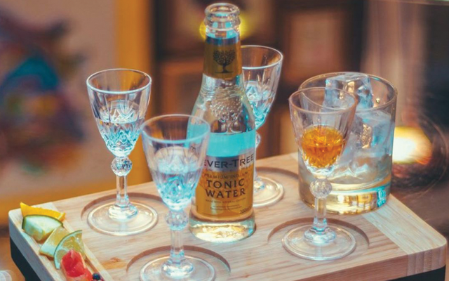 gin+board+at+the+copper+bar+and+lounge.png