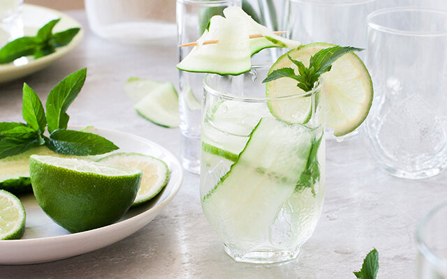 Alcohol-free gin cocktail