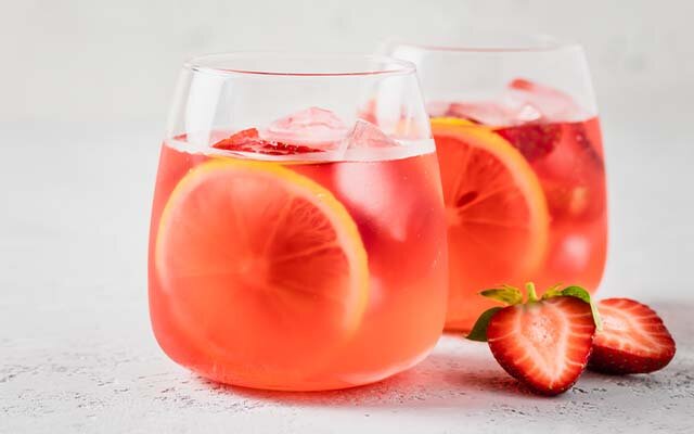 STRAWBERRY PINEAPPLE GIN PUNCH.jpg