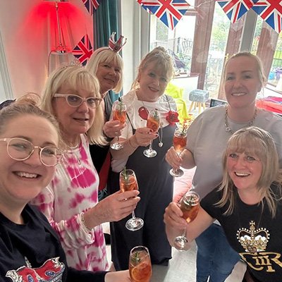 BEST GIN PALS SNAP! 