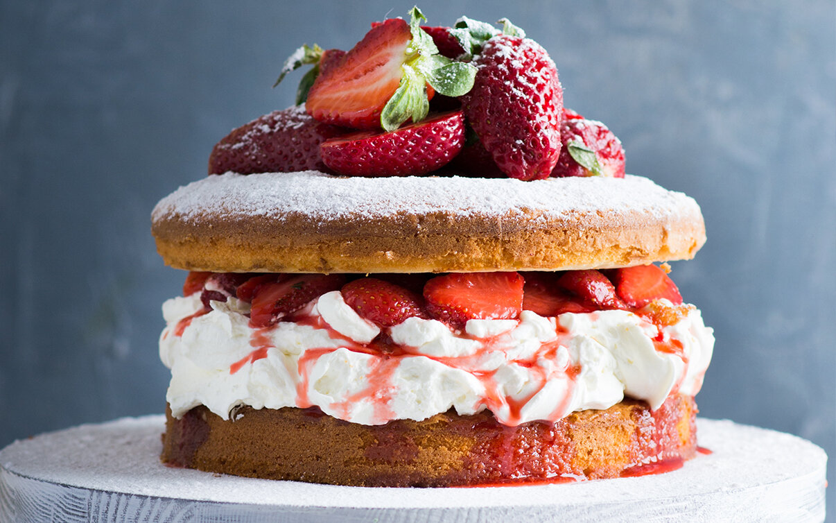 Boozy Strawberry Elderflower Cake 3.jpg