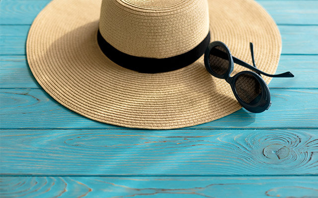 Floppy hat and sunglasses