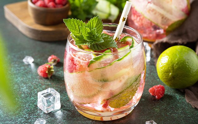 Gin, raspberry and lemon cocktail recipe