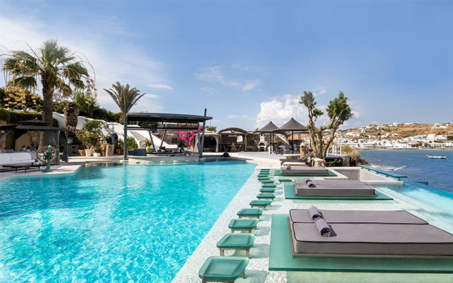 kivitos-mykonos-swimup-pool-bar.jpg