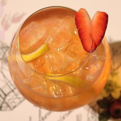 edinburgh gin tickled pin g&t gin and tonic cocktail