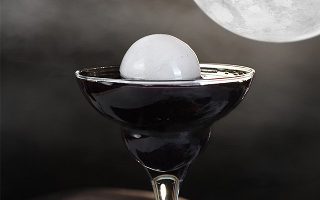 Full moon ice Halloween cocktail recipe