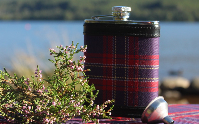 tartan+hip+flask.jpg
