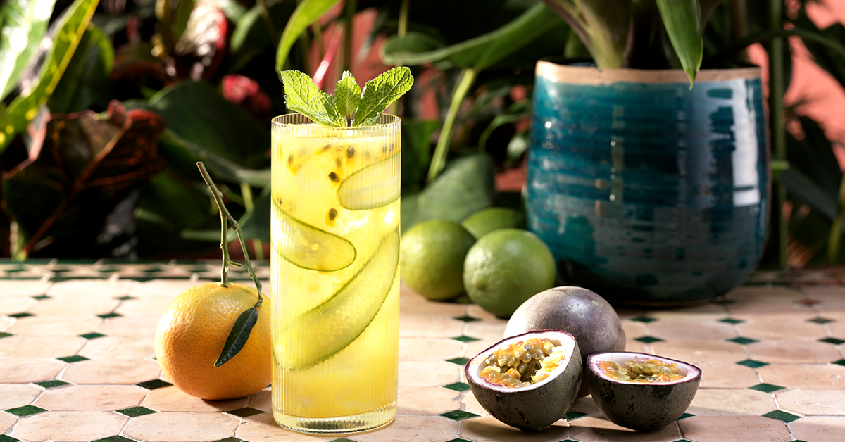 Passionfruit mint gin lime cocktail.png