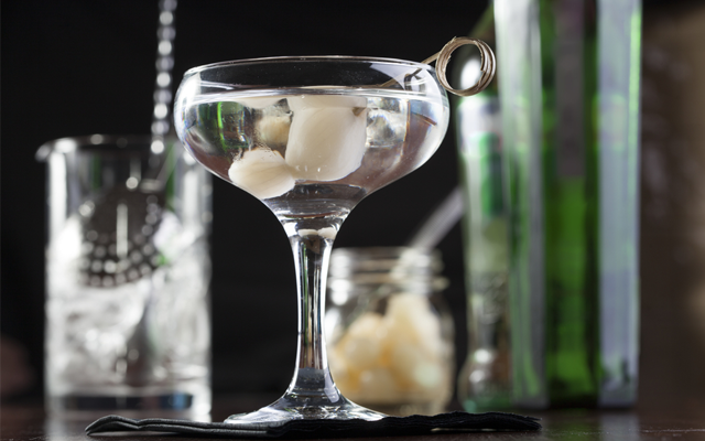 gin+martini+with+pickle+garnish.png