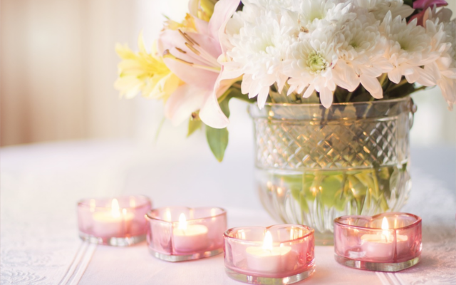 Floral bouquet in vase with tea light candles