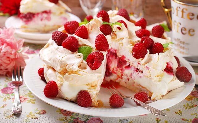 RASPBERRY RIPPLE GIN PAVLOVA.jpg