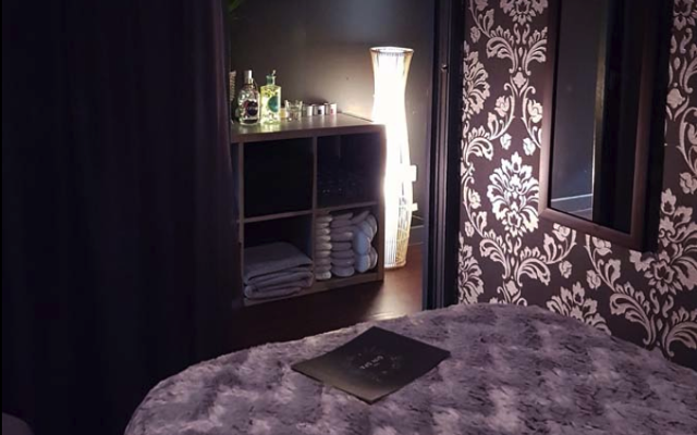 the gin spa massage room