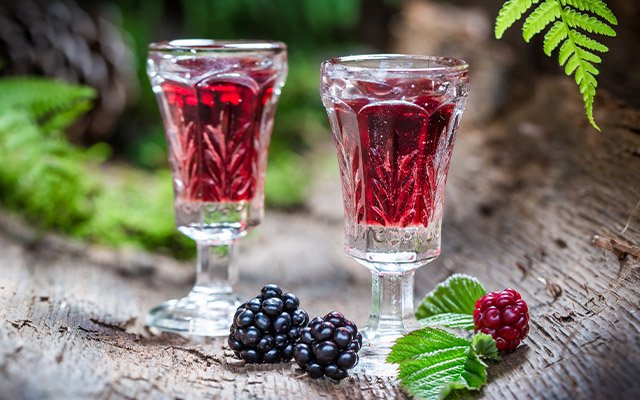 Creme de mure Bramble cocktail ingredient