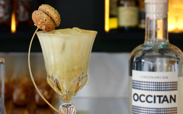 Occitan gin cocktail ritorno a-morbello with biscotti garnish