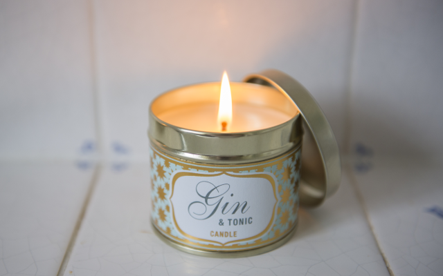 Gin candle