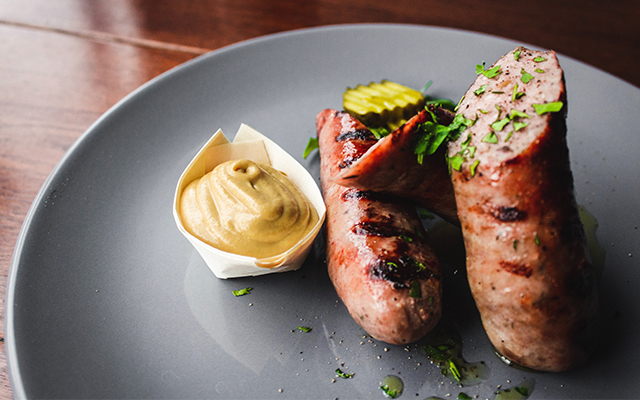 pork-gin-sausages-gin-pickle-relish-US.jpg