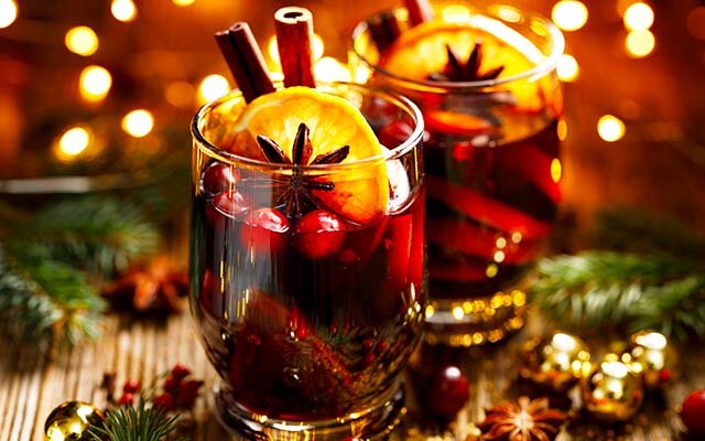 All the best Christmas cocktails to try at home! Get the recipes >>