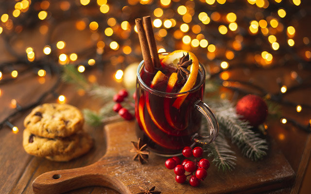 Cocktail and cookie