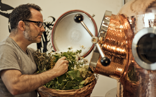 Copper+still+having+botanicals+added+to+it.png