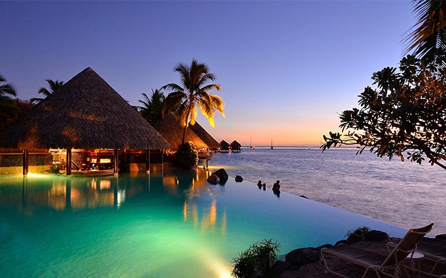 intercontinental-tahiti-swimup-pool-bar.jpg