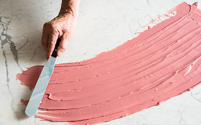 Pink chocolate tempering