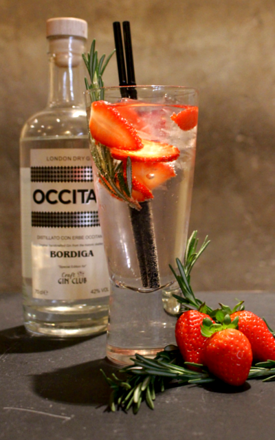 Occitan gin and tonic with strawberries to garnish