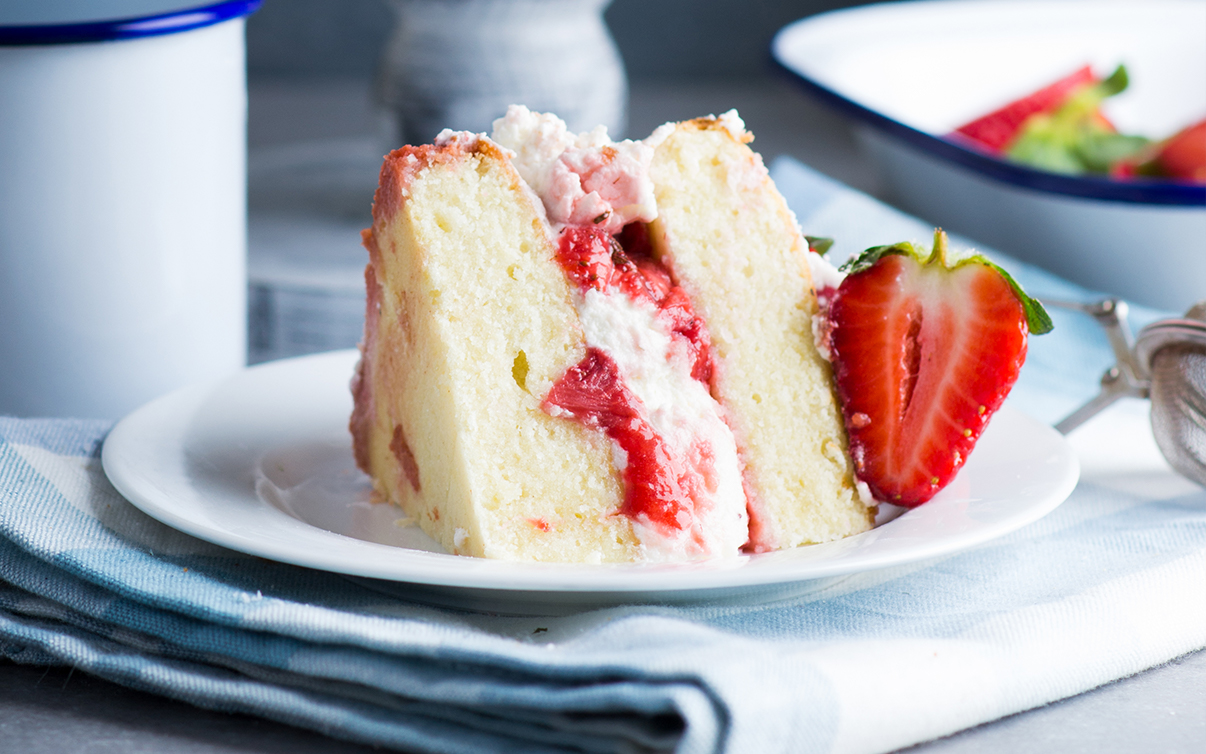 Boozy Strawberry Elderflower Cake 2.jpg