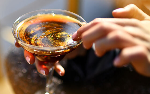edible-gold-shimmer-cocktail.jpg