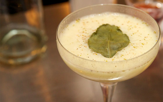 Curry gin cocktail