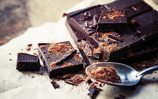 Dark chocolate with shavings