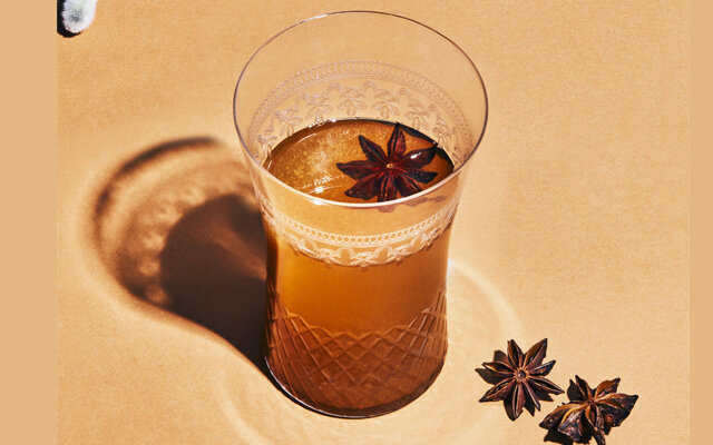 Hot Gin cocktail recipe with spices and ginger