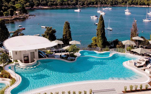 hotel-monte-mulini-swimup-pool-bar.jpg