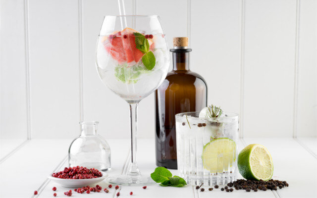 Gin_and_tonics.jpg