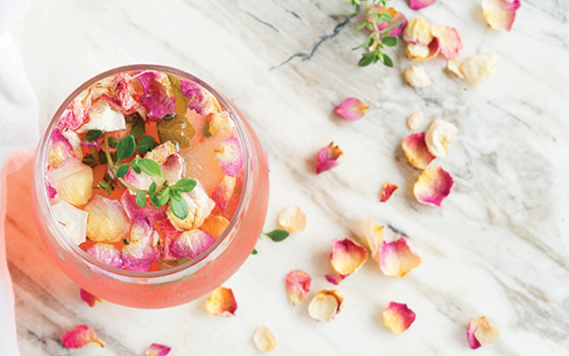 pink+gin+cocktail+rose+petals.png