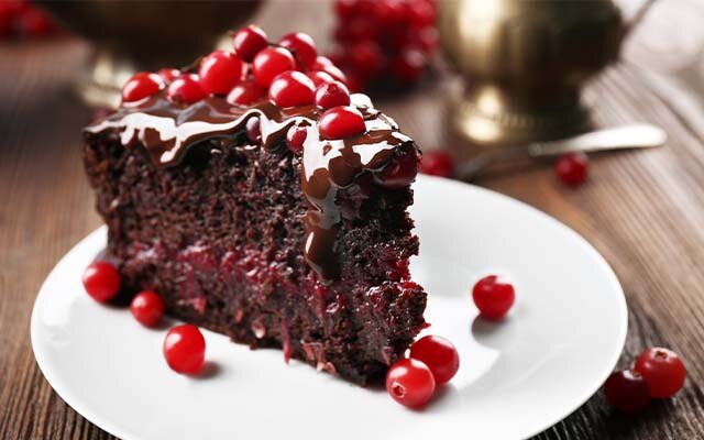 Chocolate-cranberry-gin-cake.jpg