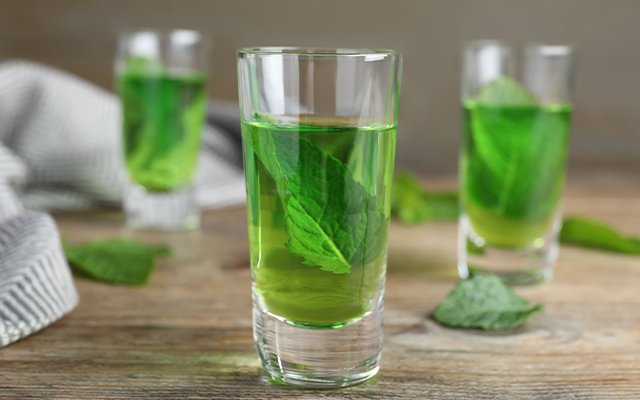 Mint liqueur for cocktails