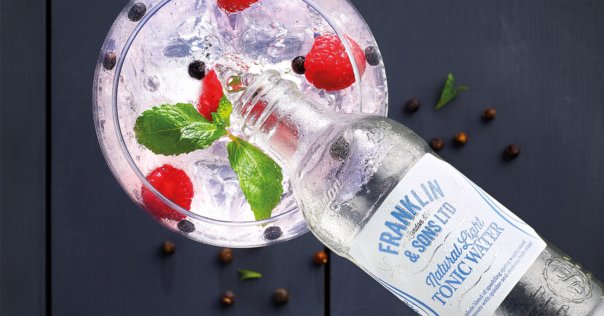 Franklin Sons Naturally Light Tonic Water pour into gin copa