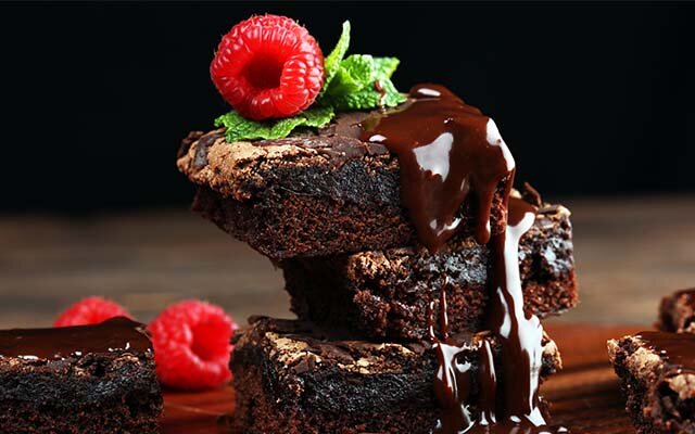 chocolate+gin+raspberry+brownies+chocolate+sauce.jpg