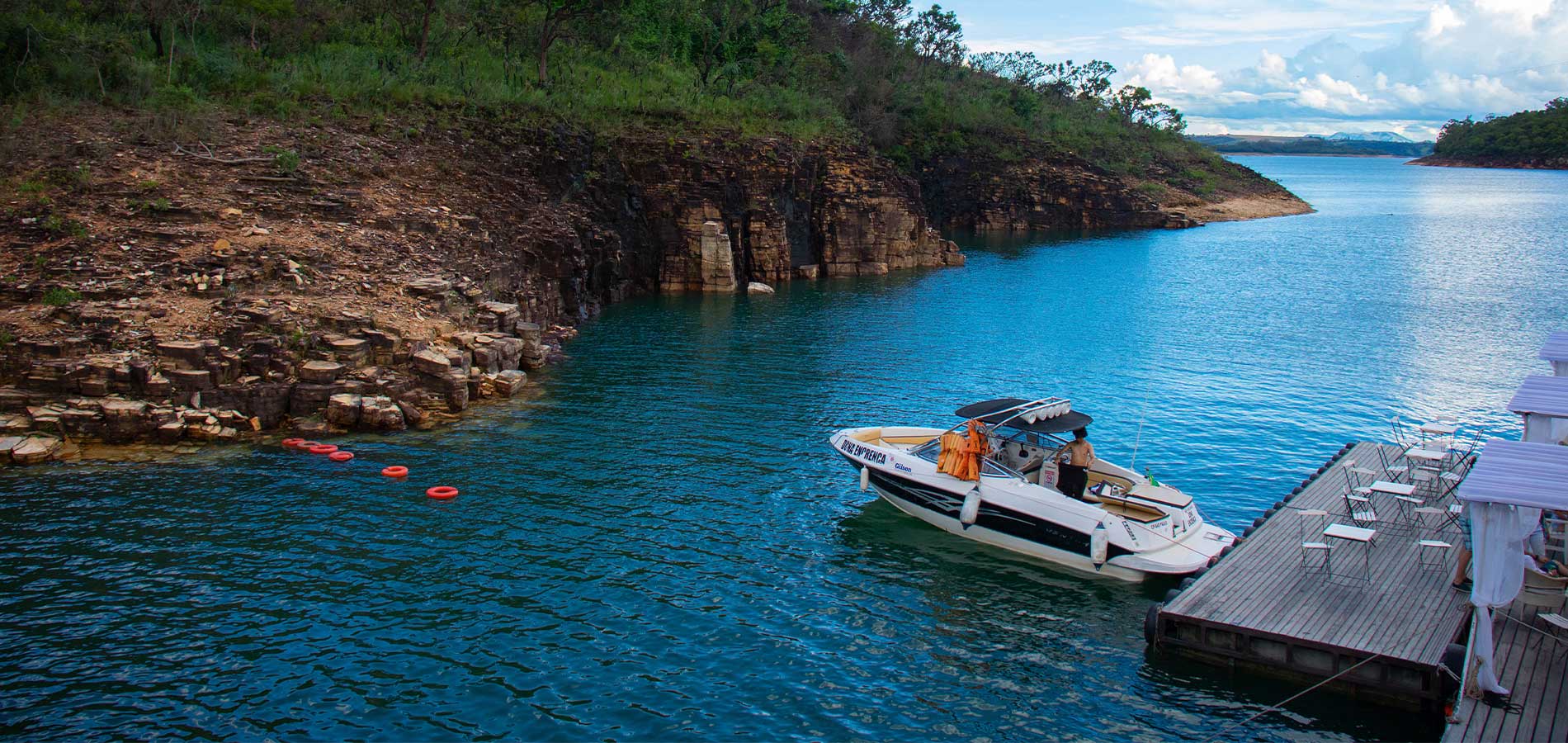 lancha em rio de capitólio MG