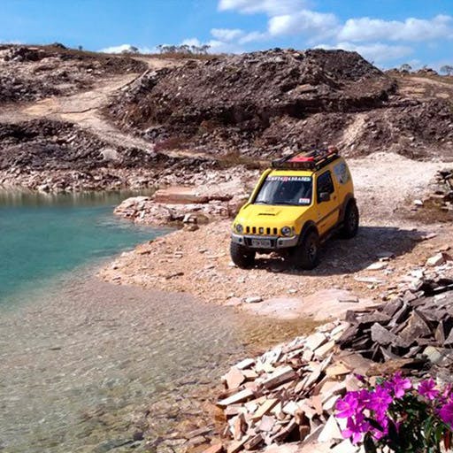 4x4 perto de um rio em Capitólio MG