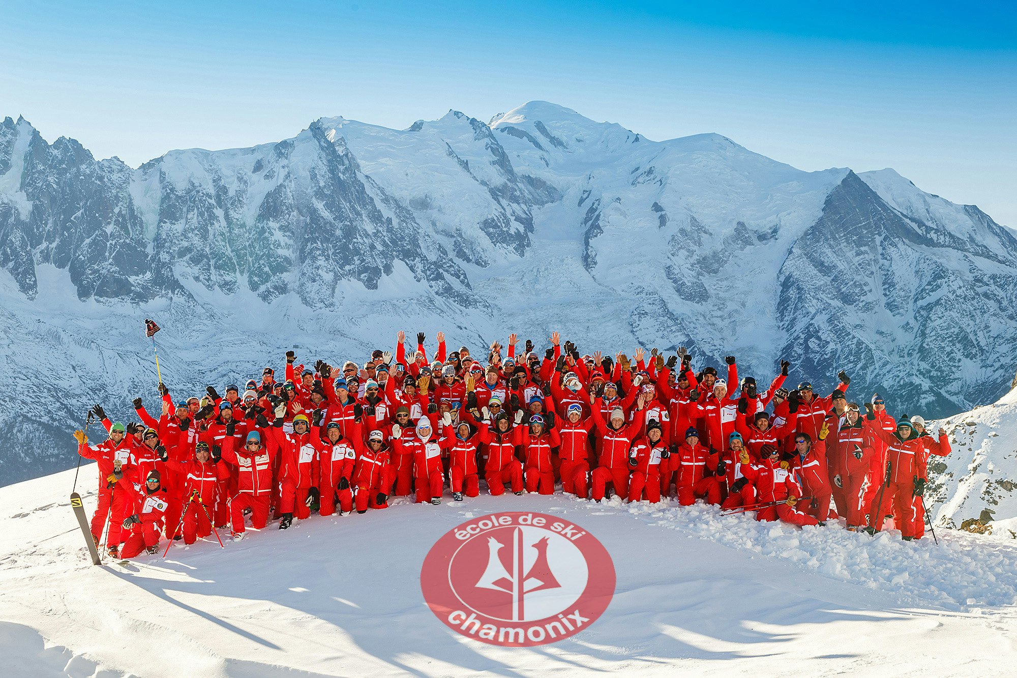 Photo d'un grand groupe de moniteurs ESF 